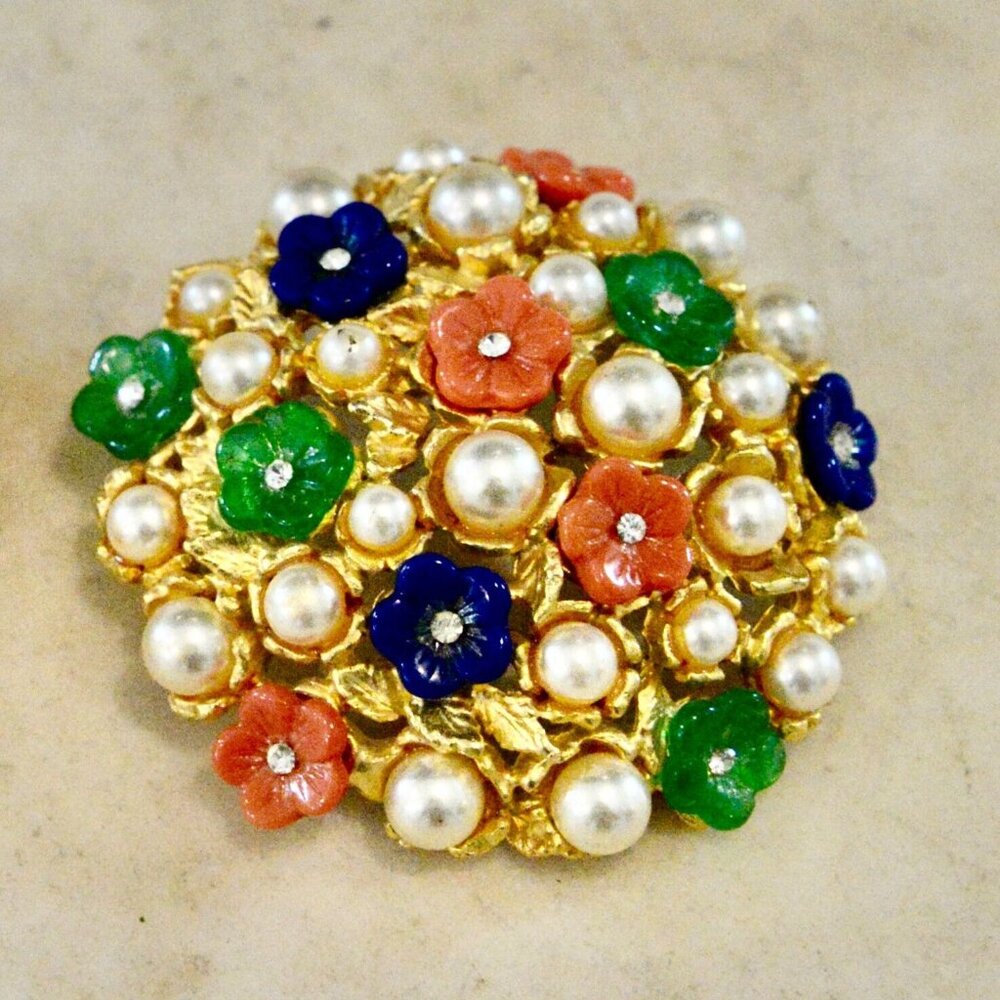 Vintage CRAFT GEMCRAFT Signed Pearl Rhinestone Glass Flower Large Brooch Pin 2”